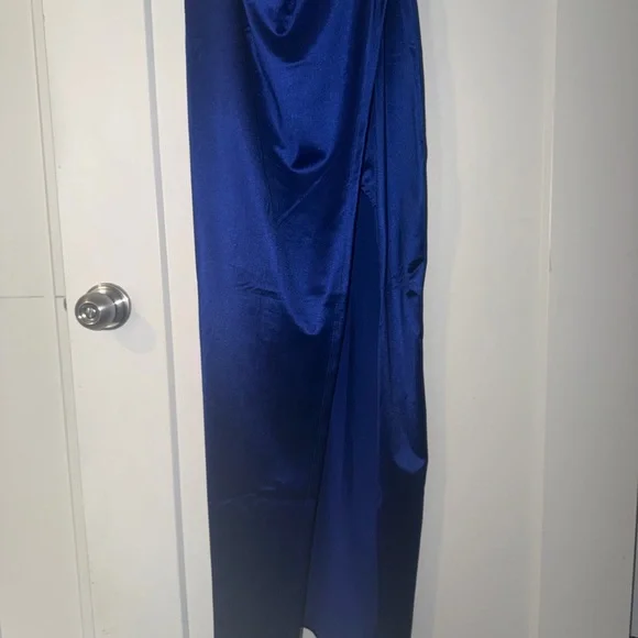 Elegant Blue Satin Dress - Picture 5 of 5